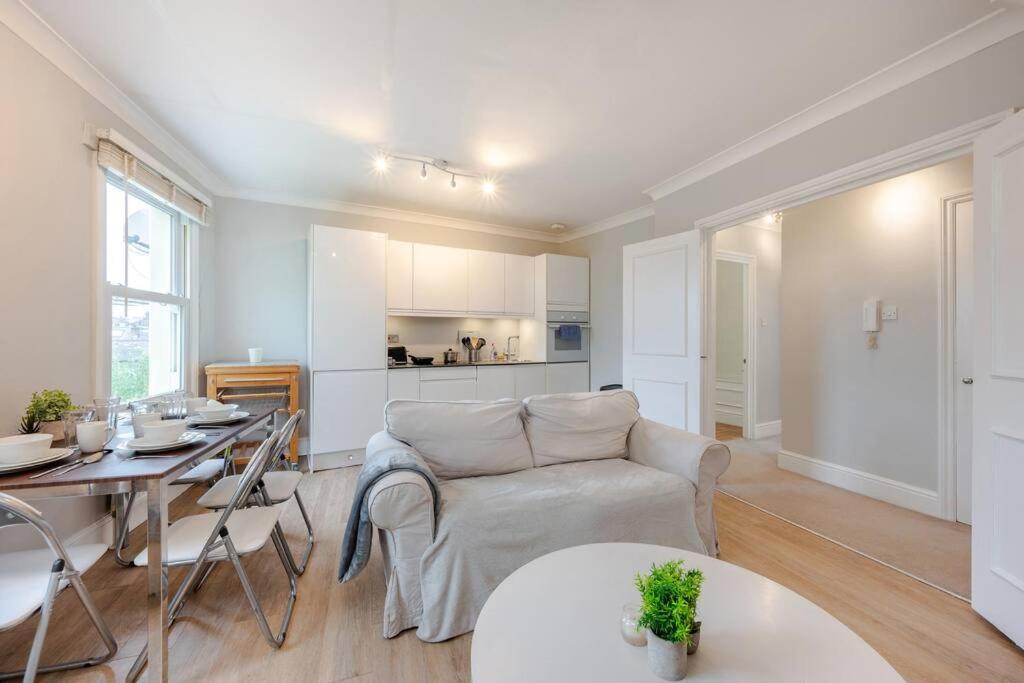 ロンドンCosy 2 Bed In Kensington Olympiaアパートメント エクステリア 写真