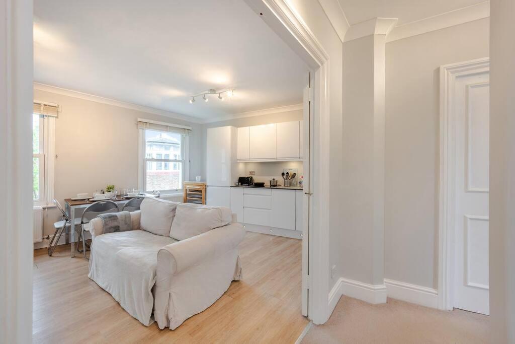 ロンドンCosy 2 Bed In Kensington Olympiaアパートメント エクステリア 写真