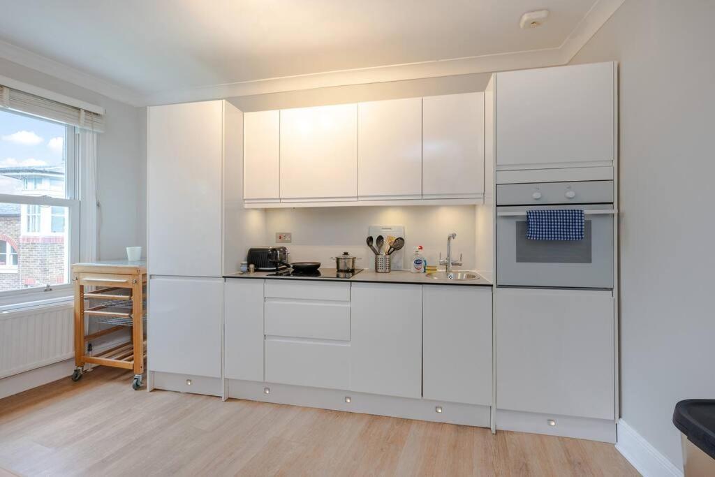 ロンドンCosy 2 Bed In Kensington Olympiaアパートメント エクステリア 写真