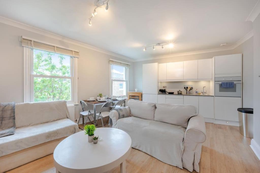ロンドンCosy 2 Bed In Kensington Olympiaアパートメント エクステリア 写真