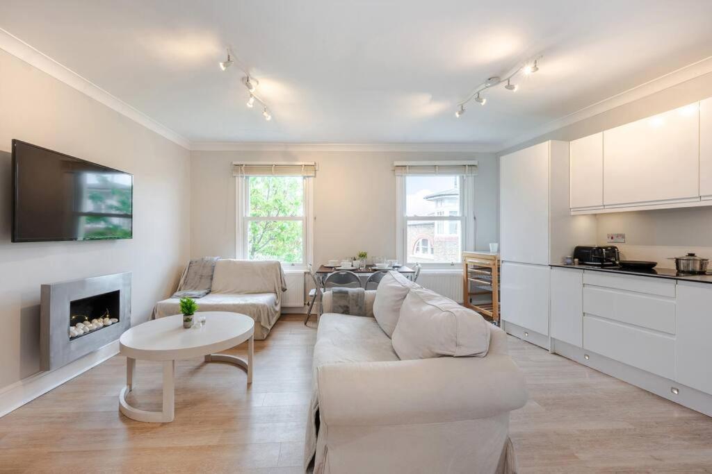 ロンドンCosy 2 Bed In Kensington Olympiaアパートメント エクステリア 写真